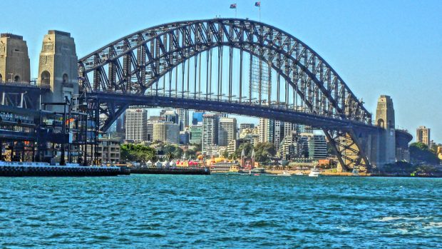 Cầu Sydney Harbour nổi bật ở thành phố