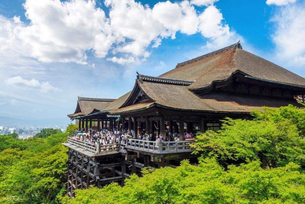 Kiyomizu-dera - ngôi chùa Phật giáo nổi tiếng ở Nhật Bản