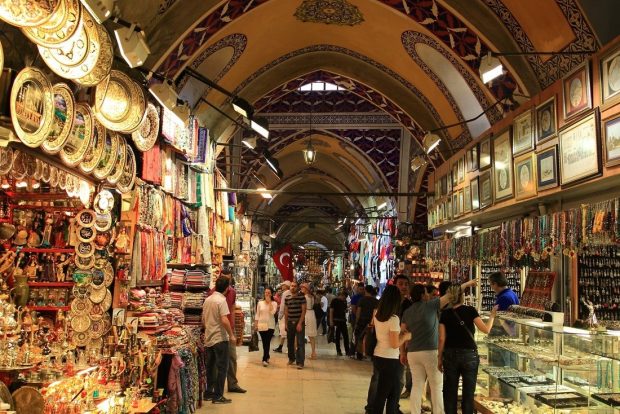 Chợ Grand Bazaar điểm mua sắm sầm uất ở Istanbul