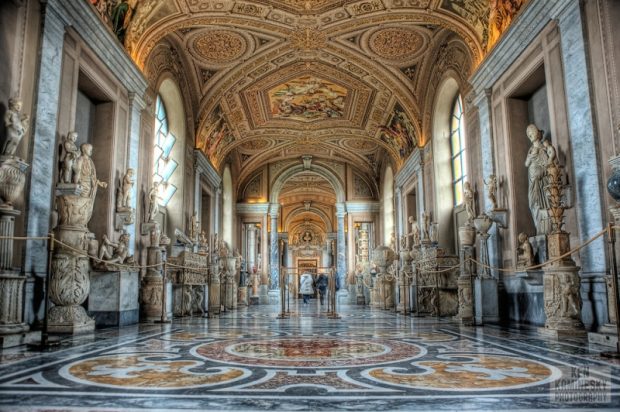 Không gian bên trong viện Bảo tàng Vatican